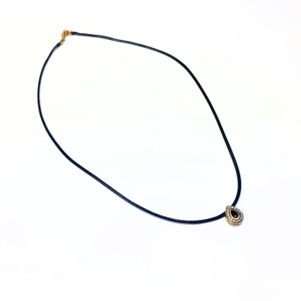 Colar de fio com pingente de gota com pedras