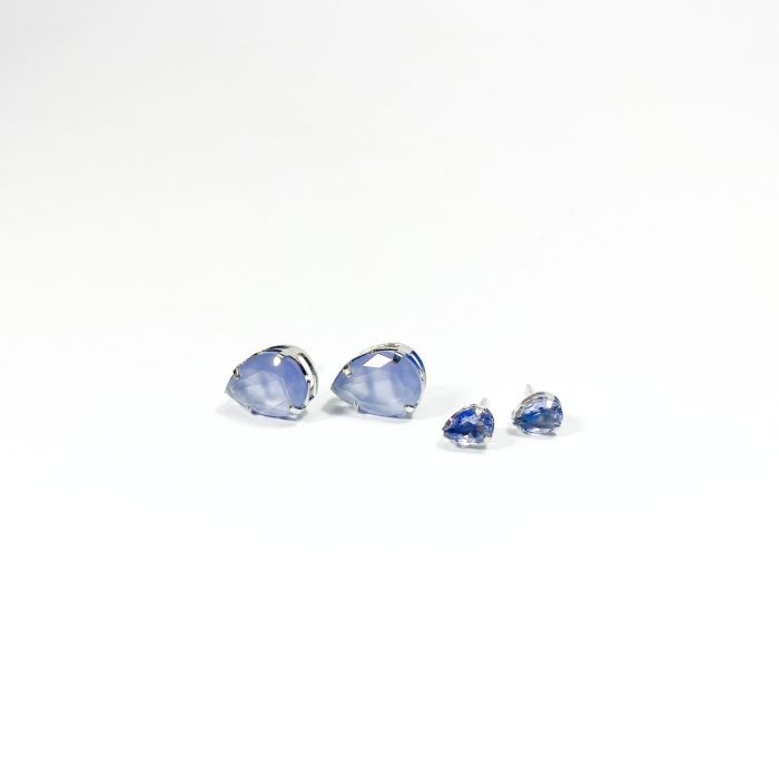 Dois brincos de gota na cor ametista em ródio