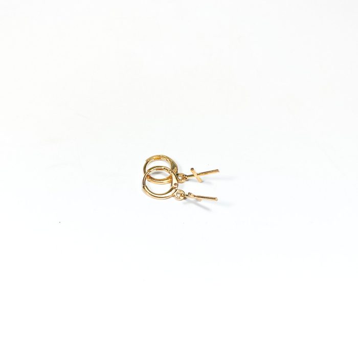 Brinco de click com cruz dourado