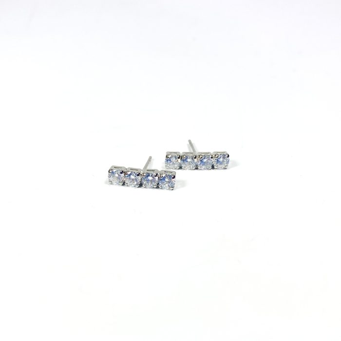 Brinco em palito com zircônias cristais em ródio