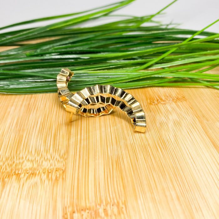 Brinco de meia argola sanfonada dourado