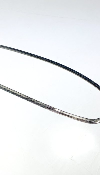 Colar de fita em ródio com 60 cm