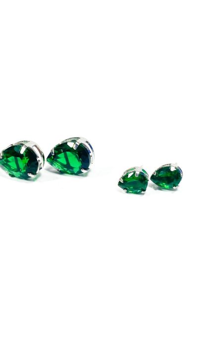 Dupla de brincos de gota com pedras verdes em ródio