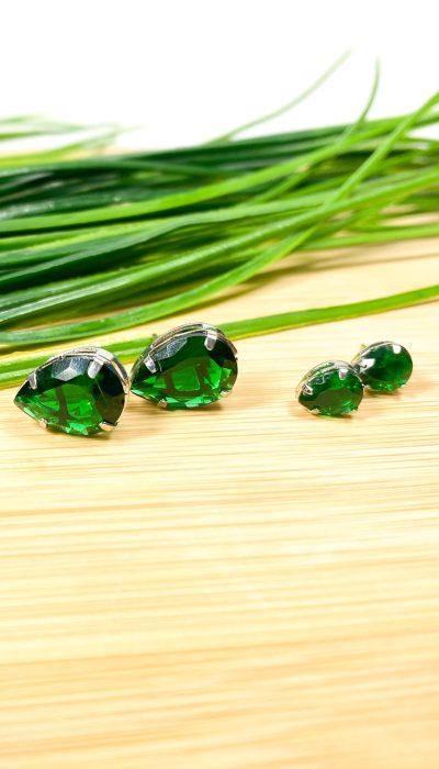 Dupla de brincos de gota com pedras verdes em ródio - Image 2